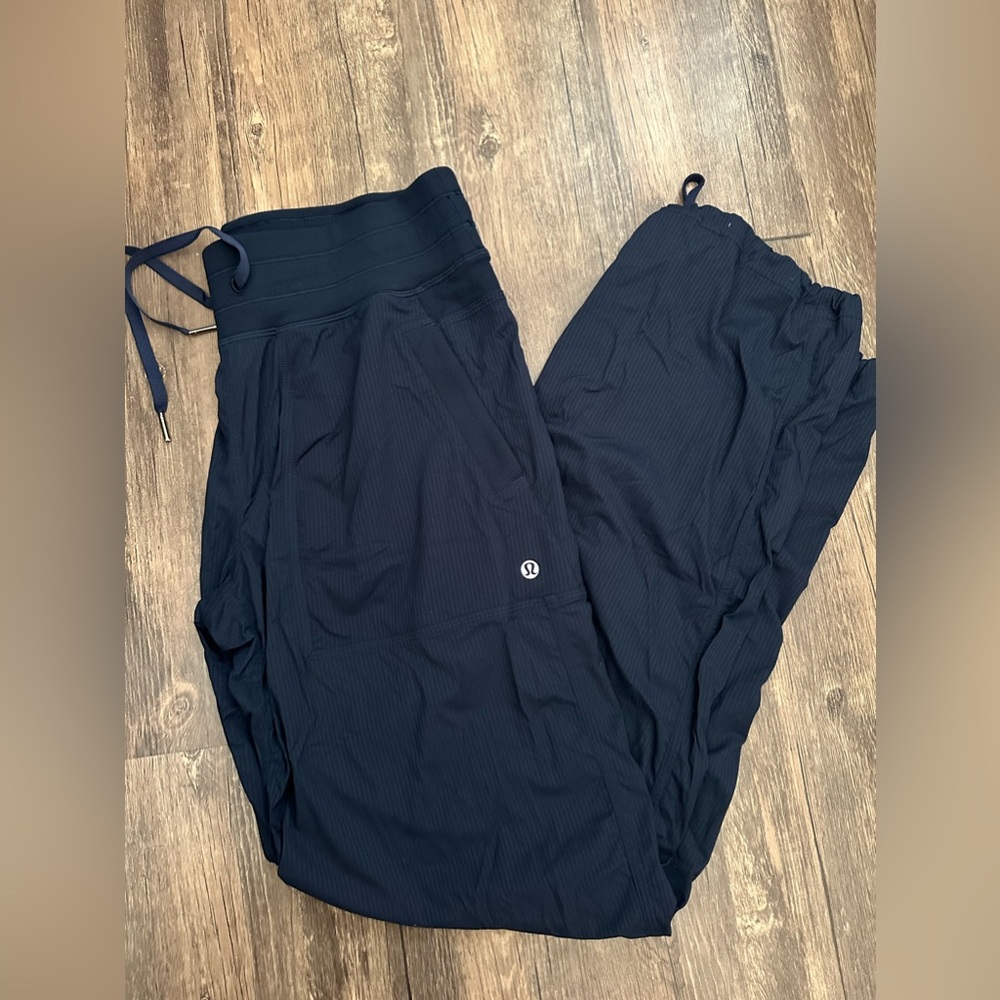Women’s Lululemon Dance studio mid rise joggers